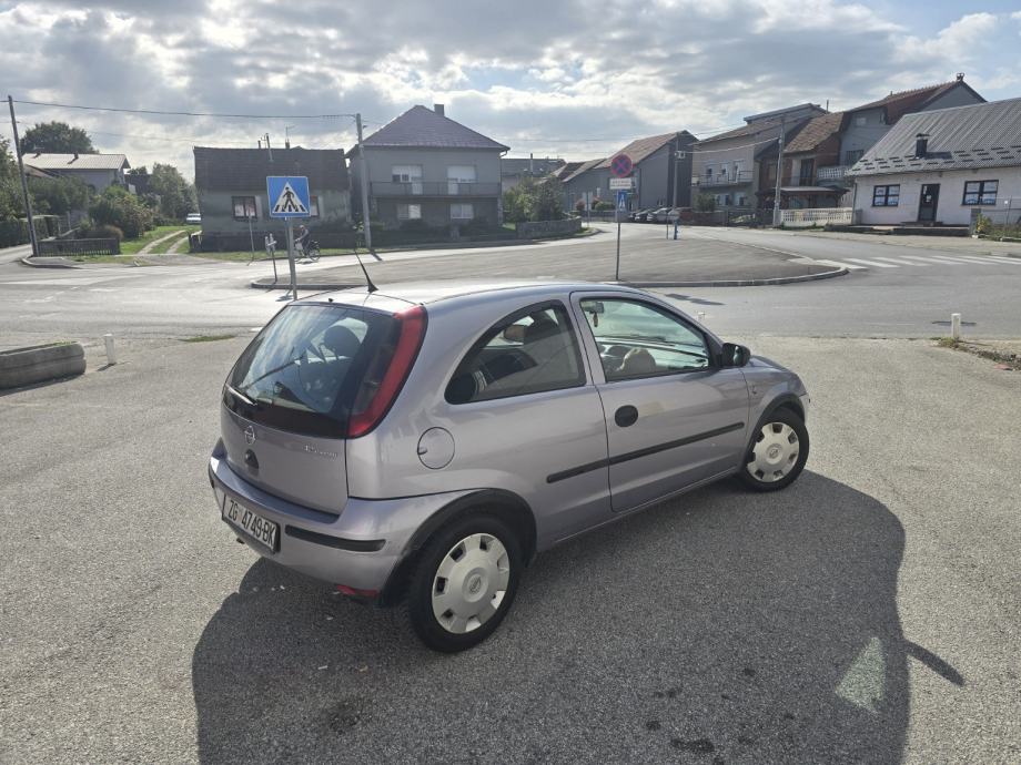 Opel Corsa 1,2 16V 2006 godina, fotografija 3