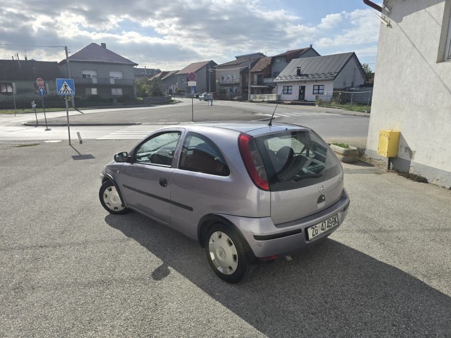 Opel Corsa 1,2 16V 2006 godina, fotografija 2