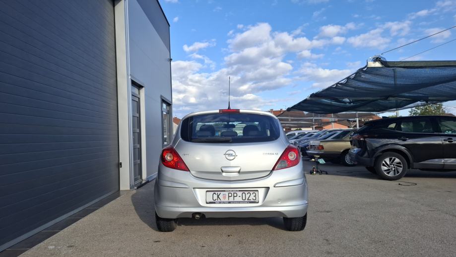 Opel Corsa 1,2 16V automatik, fotografija 6