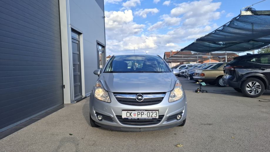 Opel Corsa 1,2 16V automatik, fotografija 5