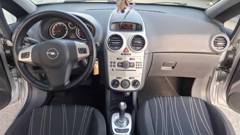 Opel Corsa 1,2 16V automatik, fotografija 11