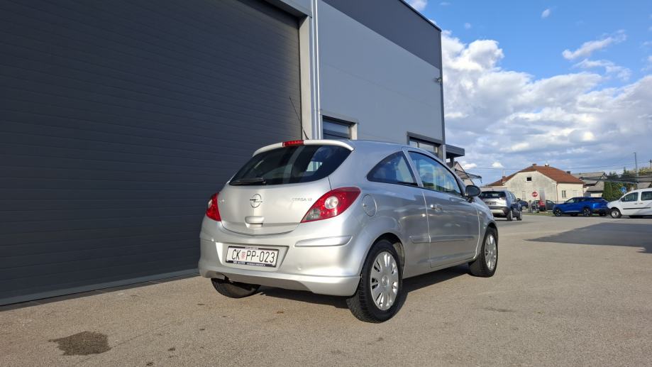 Opel Corsa 1,2 16V automatik, fotografija 4