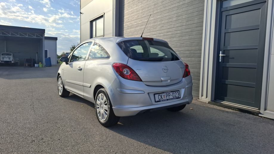 Opel Corsa 1,2 16V automatik, fotografija 3