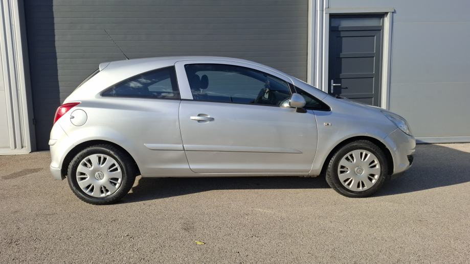 Opel Corsa 1,2 16V automatik, fotografija 8