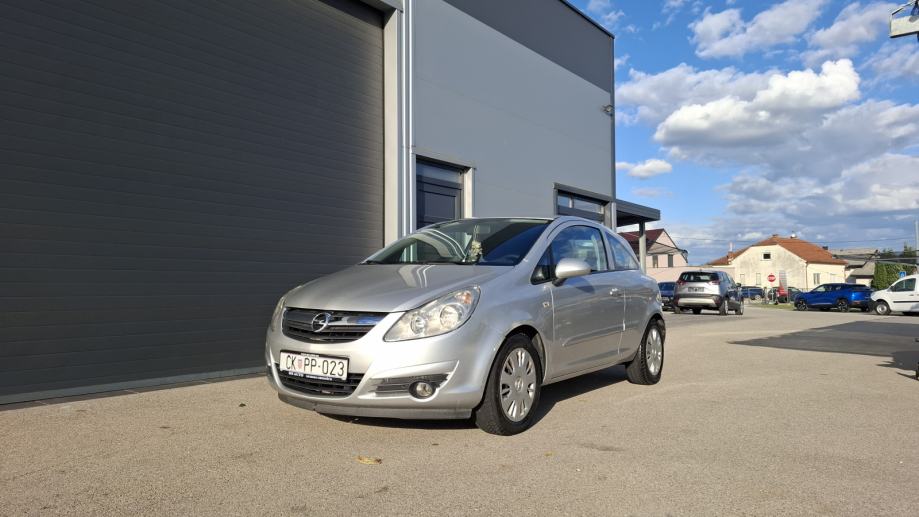Opel Corsa 1,2 16V automatik, fotografija 2