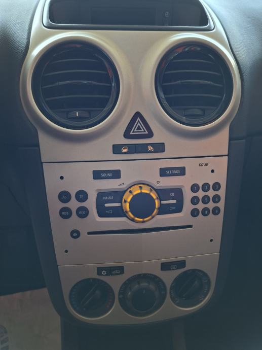 Opel Corsa 1,2 16V REGISTRIRAN 6/27, fotografija 11
