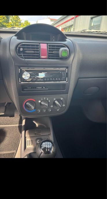 Opel Corsa 1,2 16V-Registrirana, fotografija 6