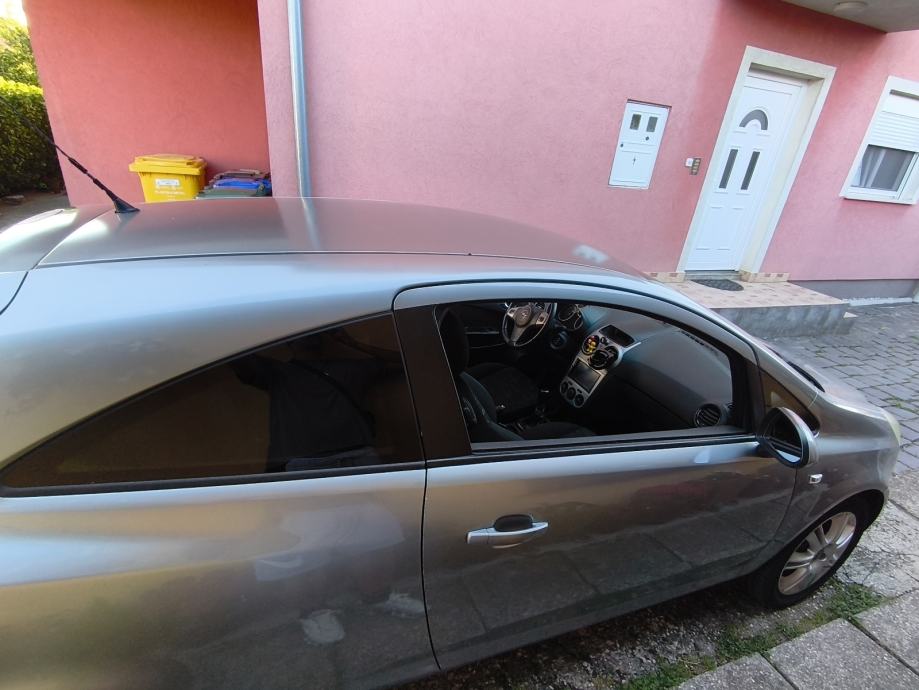 Opel Corsa 1,2 16V, fotografija 12