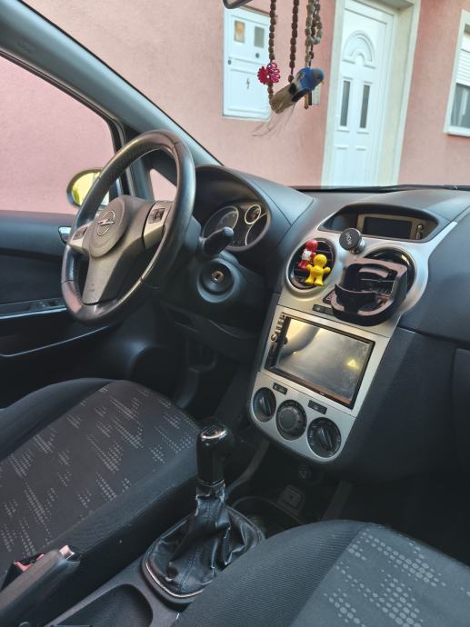 Opel Corsa 1,2 16V, fotografija 13