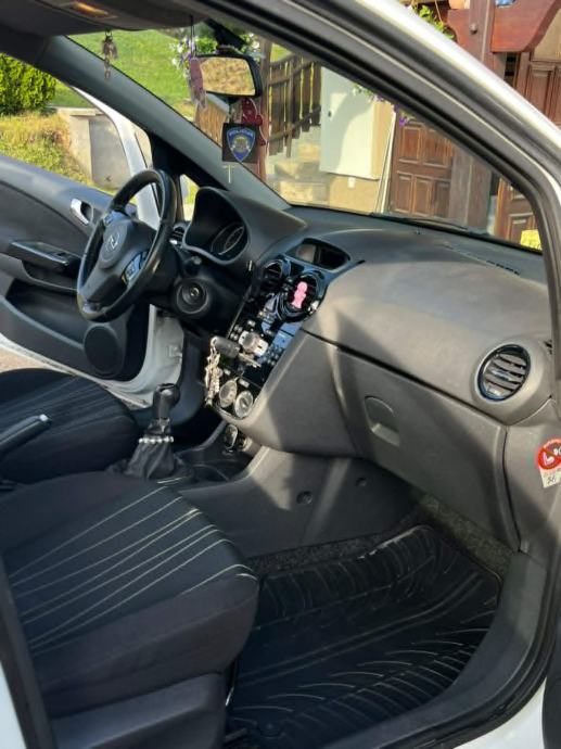 Opel Corsa 1,2 16V, fotografija 3