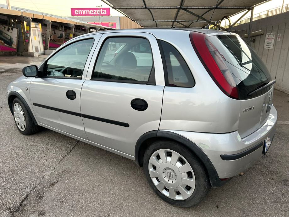 Opel Corsa 1,2 16V, fotografija 2