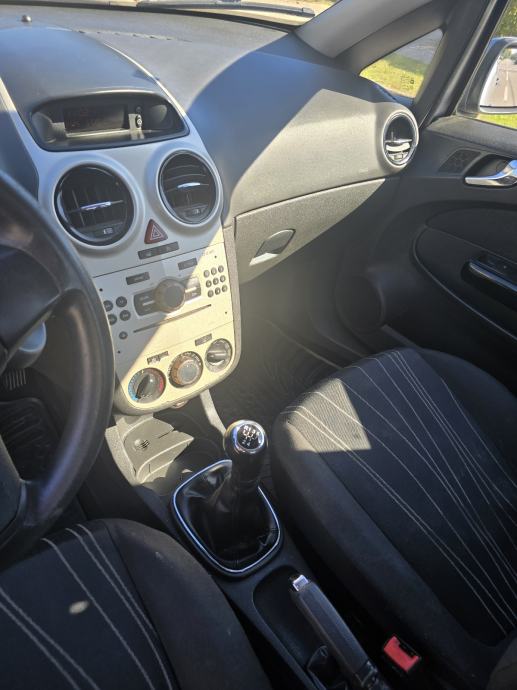 Opel Corsa 1,2 16V, fotografija 6