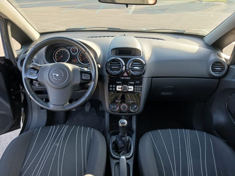 Opel Corsa 1.2 benzin – 2011. – 177.000 km – 3.400 €, fotografija 2