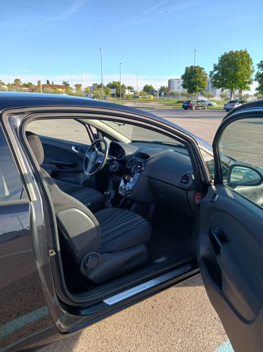 Opel Corsa 1.2 benzin – 2011. – 177.000 km – 3.400 €, fotografija 3