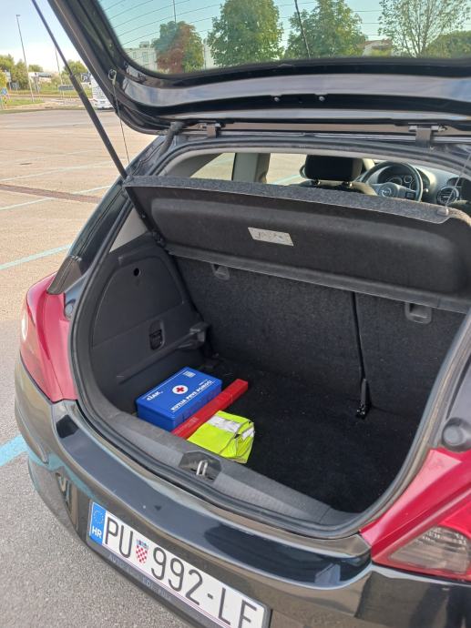 Opel Corsa 1.2 benzin – 2011. – 177.000 km – 3.400 €, fotografija 8