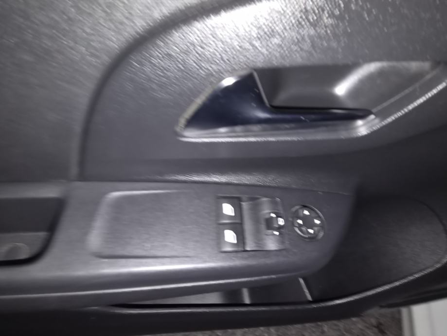 Opel Corsa 1,2, fotografija 11