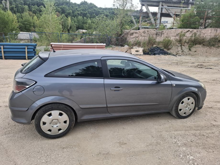 Opel Corsa 1.3 CDTI super stanje, fotografija 2