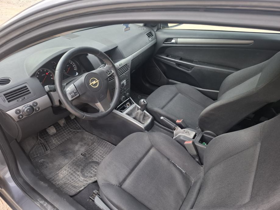 Opel Corsa 1.3 CDTI super stanje, fotografija 7