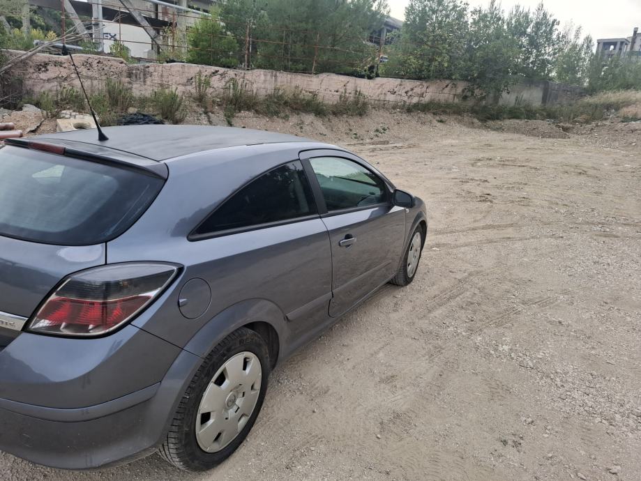 Opel Corsa 1.3 CDTI super stanje, fotografija 5