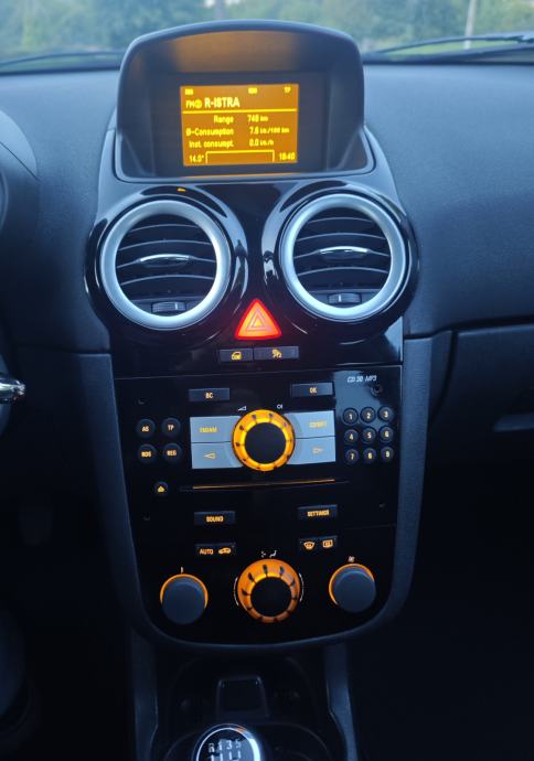 Opel Corsa 1,4 16V, alu felge, zatamnjena stakla, prvi vlasnik, fotografija 12