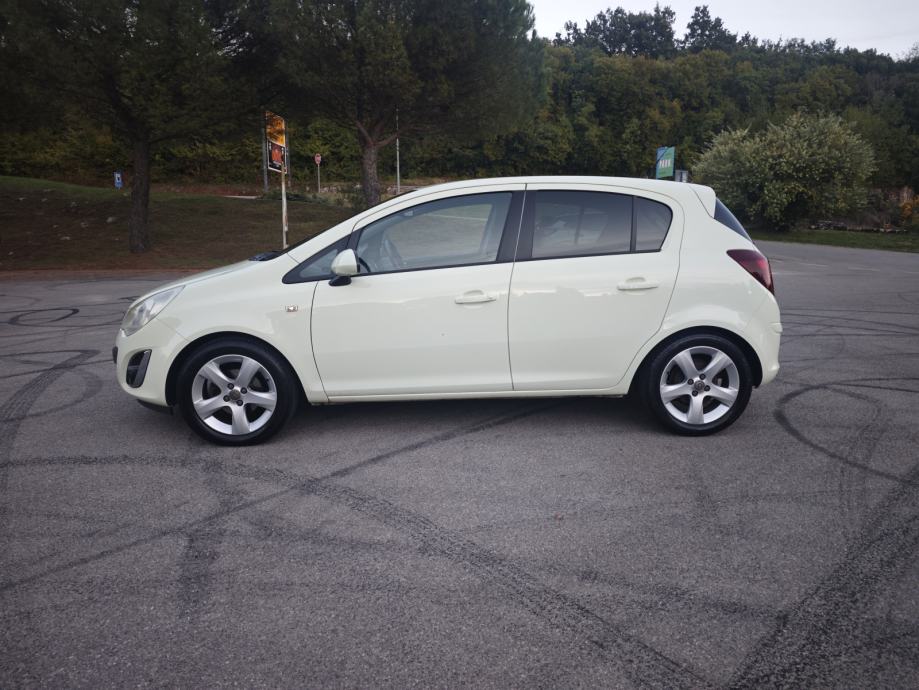 Opel Corsa 1,4 16V, alu felge, zatamnjena stakla, prvi vlasnik, fotografija 4