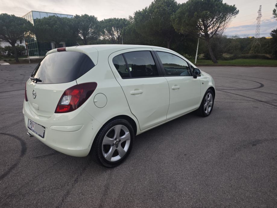 Opel Corsa 1,4 16V, alu felge, zatamnjena stakla, prvi vlasnik, fotografija 7