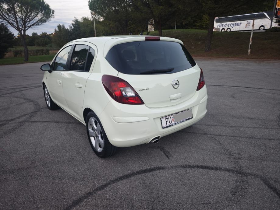 Opel Corsa 1,4 16V, alu felge, zatamnjena stakla, prvi vlasnik, fotografija 5