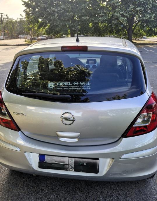 Opel Corsa 1,4 16V - uredna i očuvana, fotografija 4