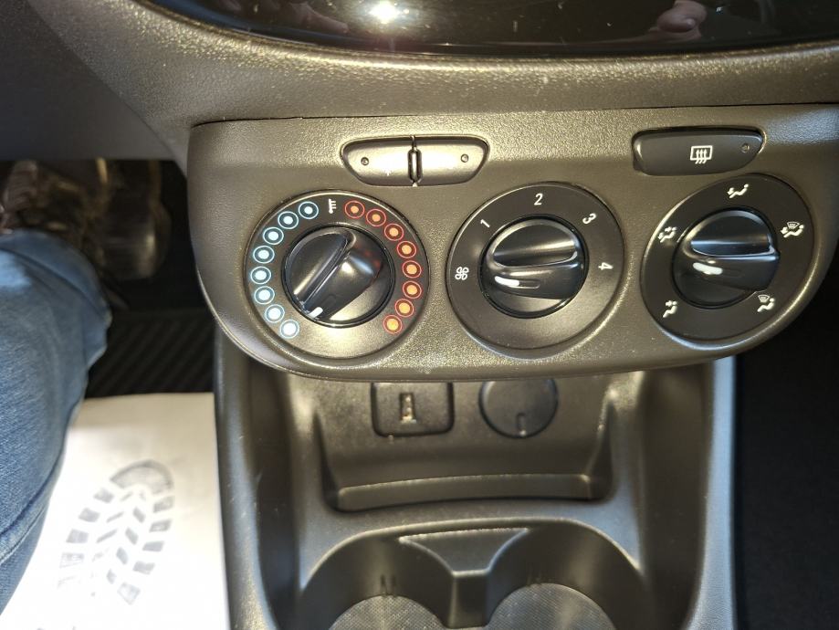 Opel Corsa 1,4 BENZIN SAMO 107000 TKM, fotografija 13