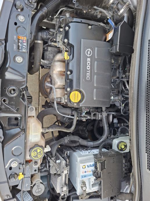 Opel Corsa 1,4 BENZIN SAMO 107000 TKM, fotografija 16
