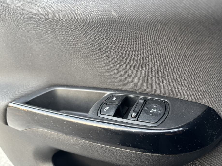OPEL CORSA 1,4 COLOR EDITION/ N1, fotografija 15