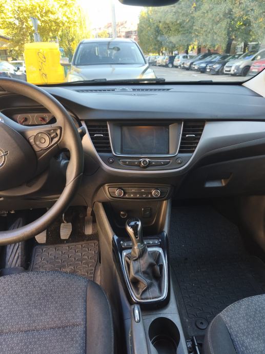 Opel Crossland 1.2, fotografija 6