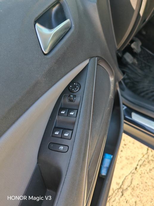 OPEL CROSSLAND X INNOVATION 1.2 T, samo 79.000 km, fotografija 9