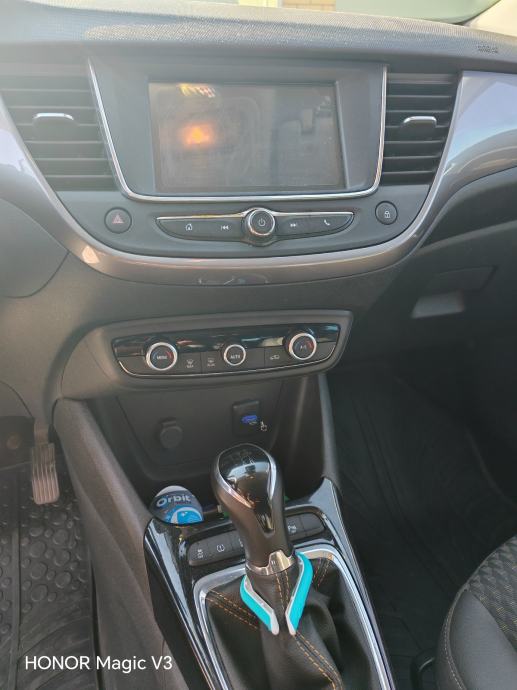 OPEL CROSSLAND X INNOVATION 1.2 T, samo 79.000 km, fotografija 8