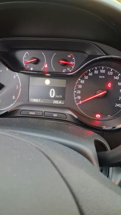 Opel Crossland 1,5 D, fotografija 7