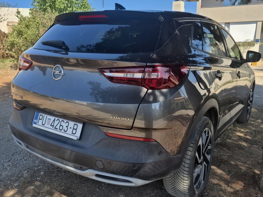 Opel Grandland 1,2 Turbo, fotografija 2