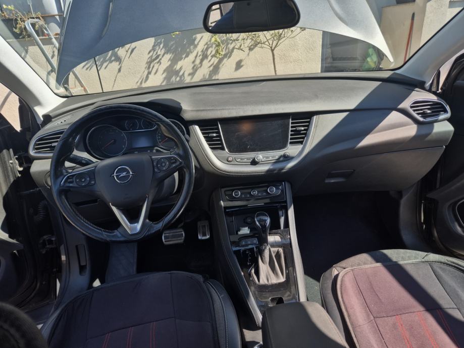 Opel Grandland 1,2 Turbo, fotografija 4