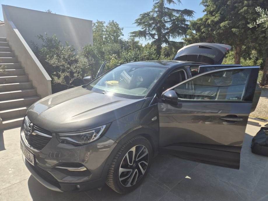 Opel Grandland 1,2 Turbo, fotografija 9