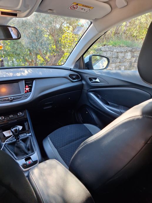 Opel Grandland 1,2 Turbo, fotografija 8