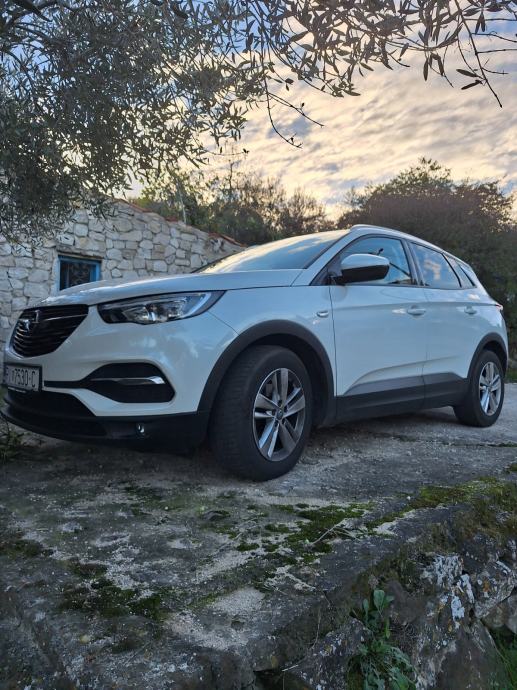 Opel Grandland 1,2 Turbo, fotografija 5
