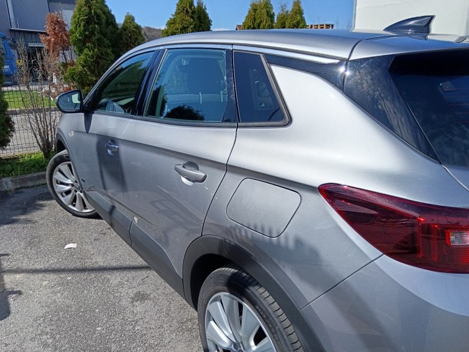 Opel Grandland 1,6 Turbo automatik phev, fotografija 9