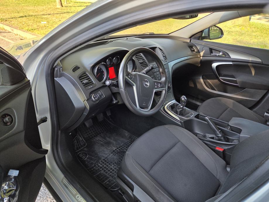 OPEL INSIGNIA 1.6 16V 2010. 147.000 km PRVI VLASNIK KAO NOVI, fotografija 12
