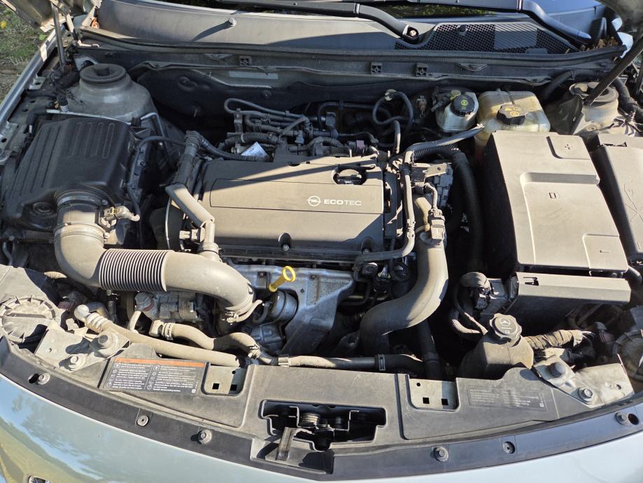 OPEL INSIGNIA 1.6 16V 2010. 147.000 km PRVI VLASNIK KAO NOVI, fotografija 8