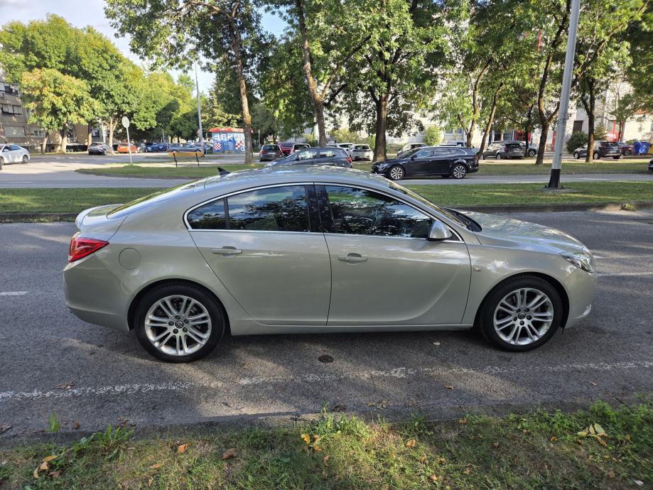 OPEL INSIGNIA 1.6 16V 2010. 147.000 km PRVI VLASNIK KAO NOVI, fotografija 4