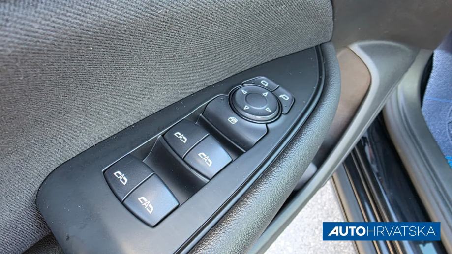 OPEL INSIGNIA 1,6 CDTI EDITION - Jamstvo 15 mjeseci, 10.490,00 €, fotografija 9