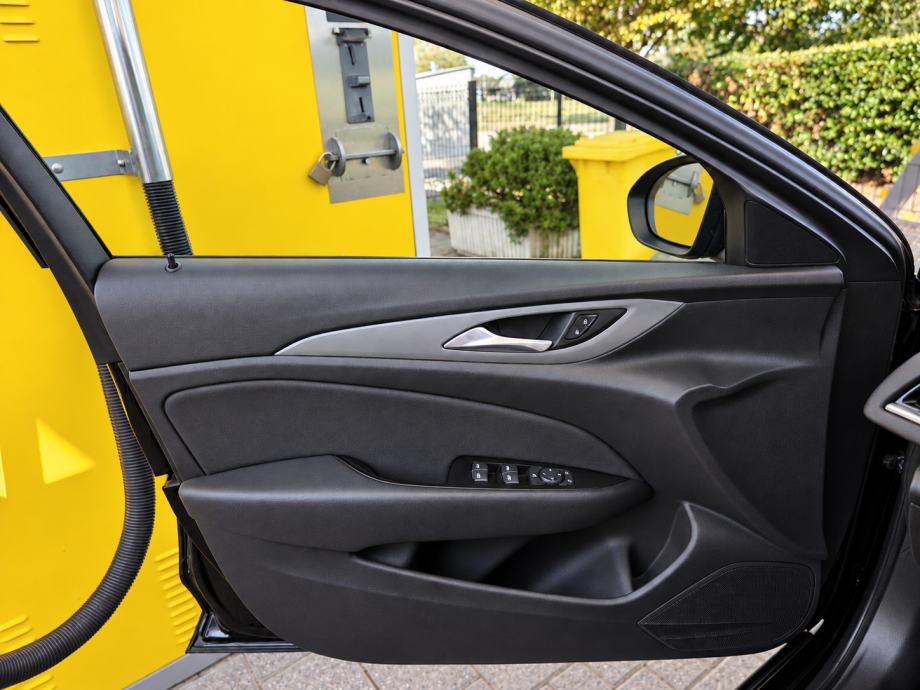 Opel Insigniju Sports Tourer 1.6 CDTI s automatskim mjenjačem, 12/2018, fotografija 2
