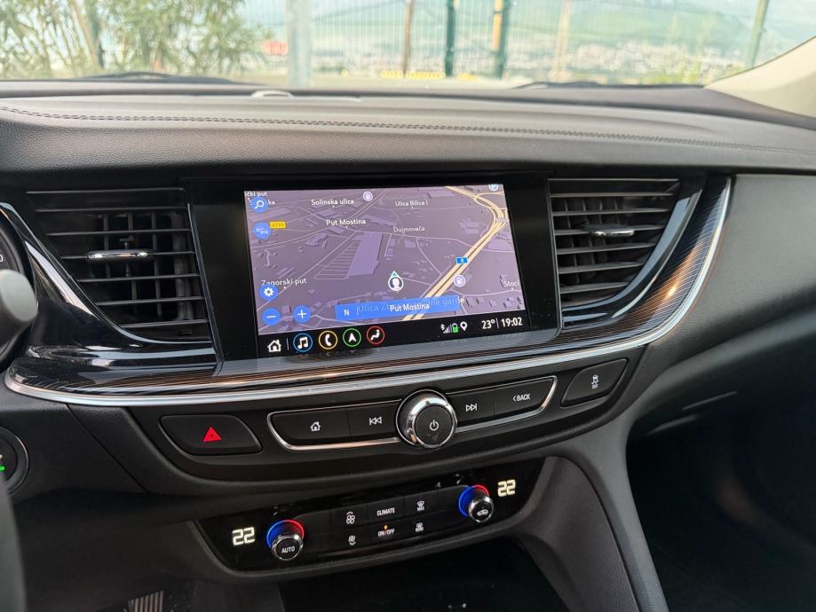 Opel Insignia (121 kW) - PRVI VLASNIK, LED Matrix, NOVE PREMIUM GUME, fotografija 11