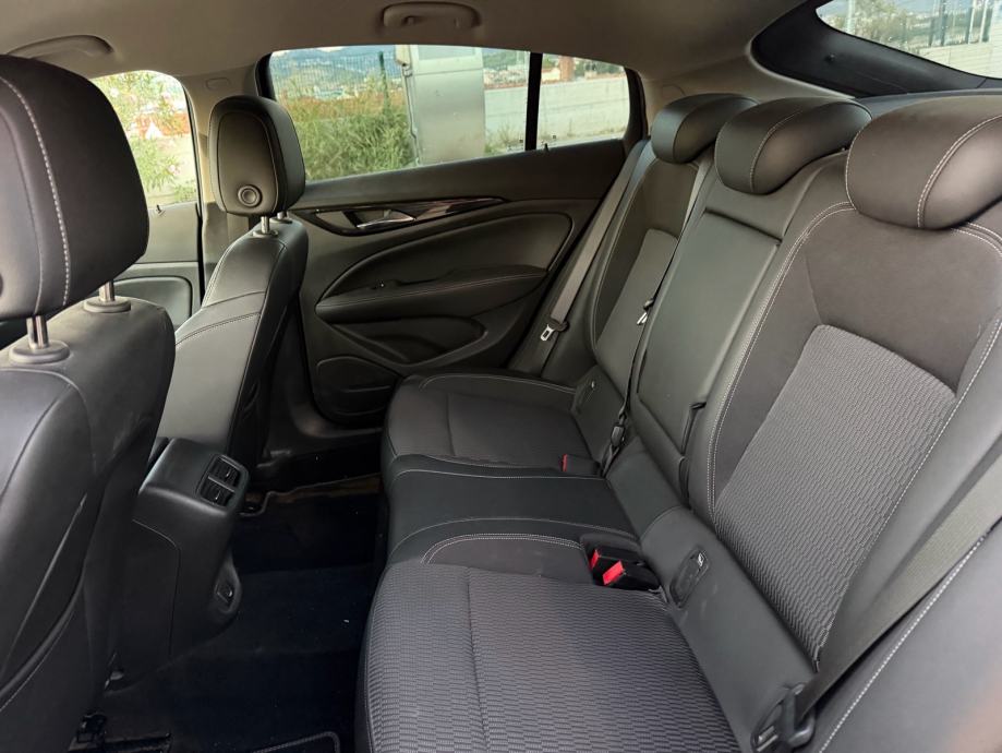 Opel Insignia (121 kW) - PRVI VLASNIK, LED Matrix, NOVE PREMIUM GUME, fotografija 16
