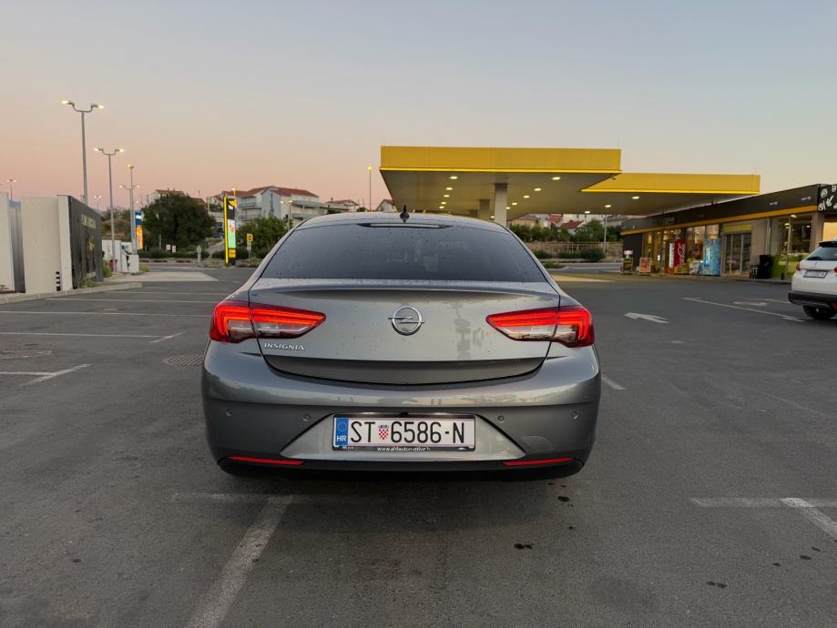 Opel Insignia (121 kW) - PRVI VLASNIK, LED Matrix, NOVE PREMIUM GUME, fotografija 6