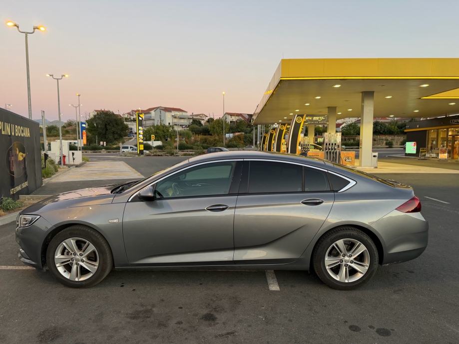 Opel Insignia (121 kW) - PRVI VLASNIK, LED Matrix, NOVE PREMIUM GUME, fotografija 8